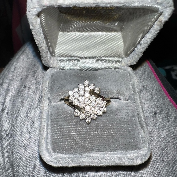 10k yellow gold natural diamond ring - Picture 3 of 14